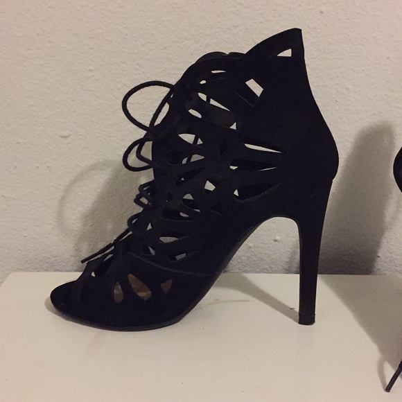 Black heels - Picture 2 of 2